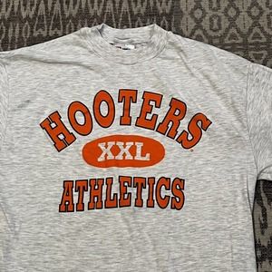 Rare Vintage 90s Hooters Athletics Single Stitch Made In USA T Shirt Size Medium